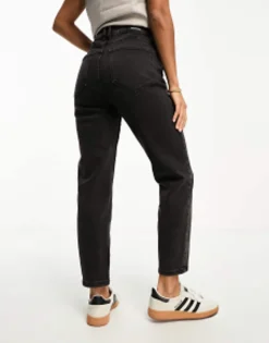 Petite*Stradivarius Petite Slim Mom Jean With Stretch In Black