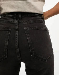Petite*Stradivarius Petite Slim Mom Jean With Stretch In Black