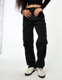 Petite*Stradivarius Petite Straight Leg Cargo Trouser In Black