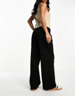 Petite*Stradivarius Petite Tailored Wide Leg Trouser In Black