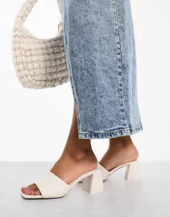 Sandals*Stradivarius Square Toe Chunky Heeled Sandal In Ecru