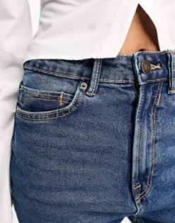 Tall*Stradivarius Tall Slim Mom Jean With Stretch In Authentic Blue Mid Blue