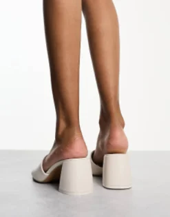 Sandals*Stradivarius Wide Fit Cross Over Band Chunky Block Heeled Sandal In Ecru