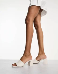 Sandals*Stradivarius Wide Fit Cross Over Band Chunky Block Heeled Sandal In Ecru