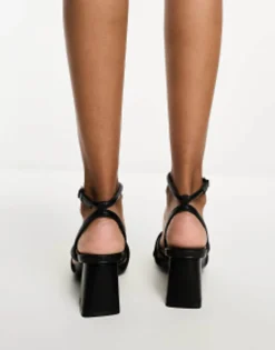 Sandals*Stradivarius Wide Fit Strappy Block Heel Sandal In Black