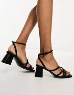 Sandals*Stradivarius Wide Fit Strappy Block Heel Sandal In Black