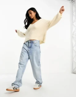 Petite*Threadbare Petite Fluffy V Neck Slouchy Jumper In Off White
