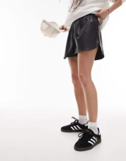 Shorts*Topshop Faux Leather Runner Short In Black
