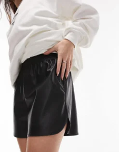 Shorts*Topshop Faux Leather Runner Short In Black