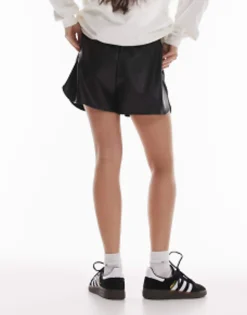 Shorts*Topshop Faux Leather Runner Short In Black