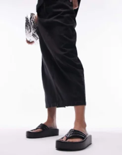 Flat Sandals*Topshop Gigi Toepost Sunken Footbed Sandal In Lizard Black