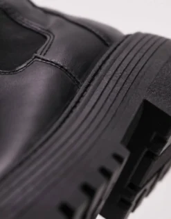 Chelsea Boots*Topshop Kellis Chunky Chelsea Boot In Black