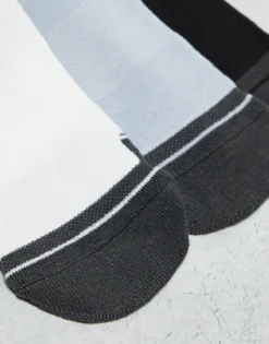Socks*Under Armour Performance Tech 3 Pack Crew Socks In Grey White And Black Multi