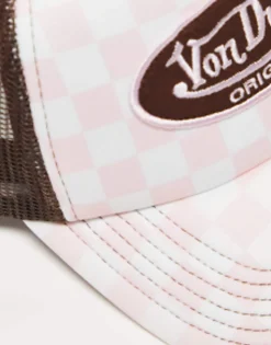 Caps*Von Dutch Tampa Trucker Cap In Checkerboard Print - Exclusive To Asos Pink