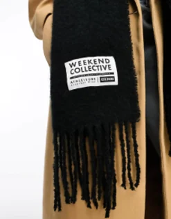 Scarves*WEEKEND COLLECTIVE Fluffy Blanket Scarf With Woven Label Black